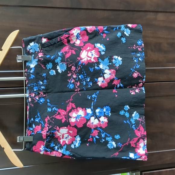 Skirt. Pull on, side pockets - Picture 1 of 3